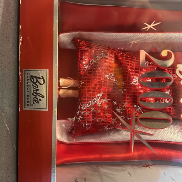 NIB! Barbie 2000 Collector Edition! - Picture 5 of 10